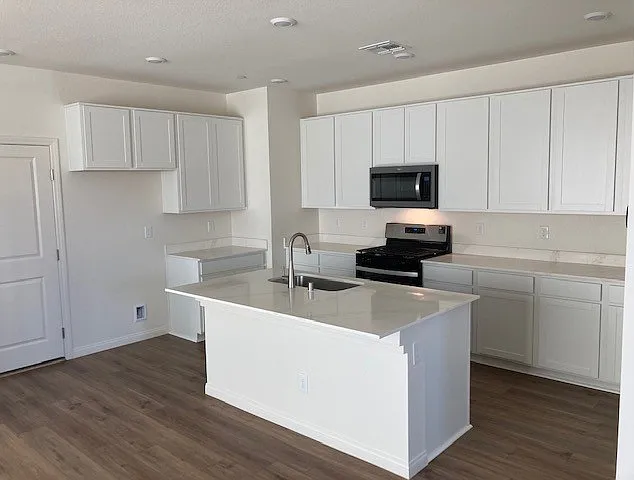 3 bed, 2.5 bath, 1812 sqft, $2,325 — Photo 4