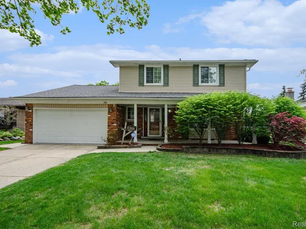 1084 Charrington Dr, Troy, MI 48083