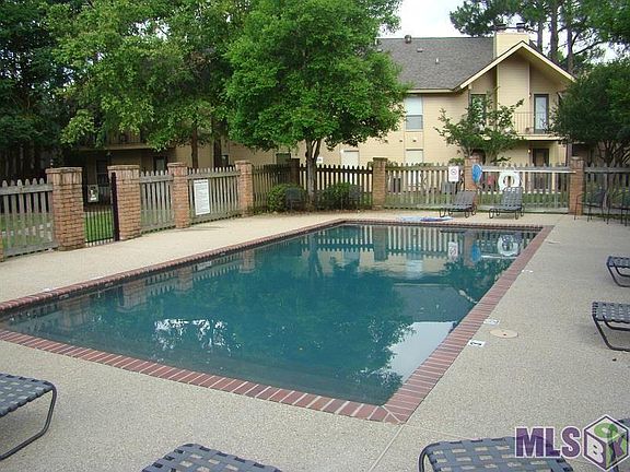 amazing pool, peaceful area