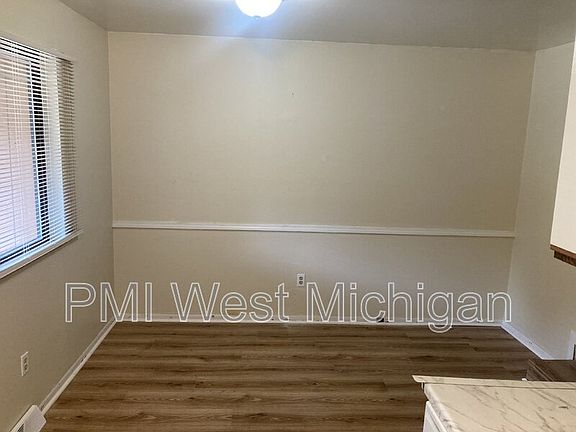 4th image of 6059 In The Pines Dr SE