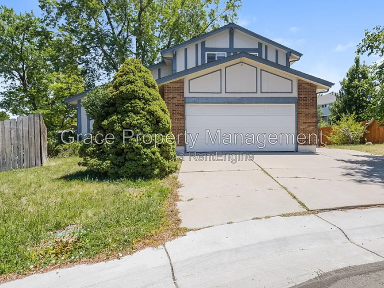 10870 Stuart Cir — Photo 2