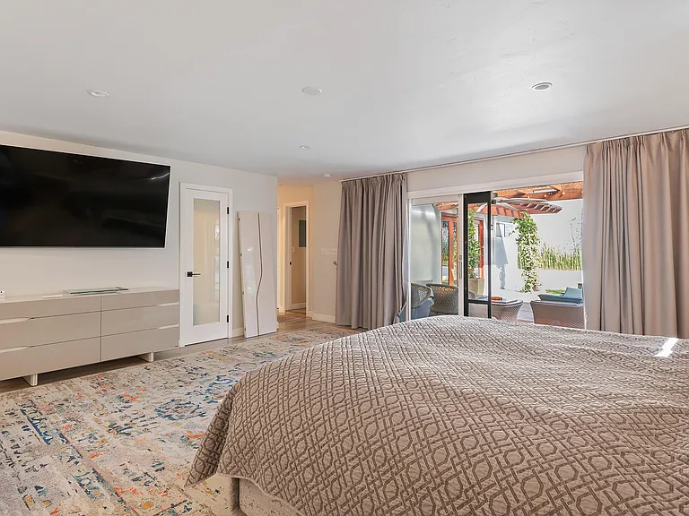 1251 Bel Air Dr — Photo 16