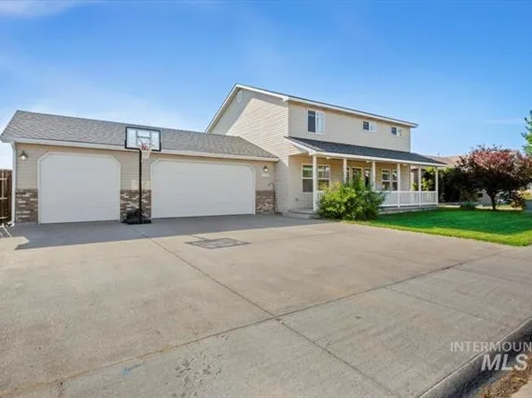 1437 NE Cinder Loop, Mountain Home, ID 83647