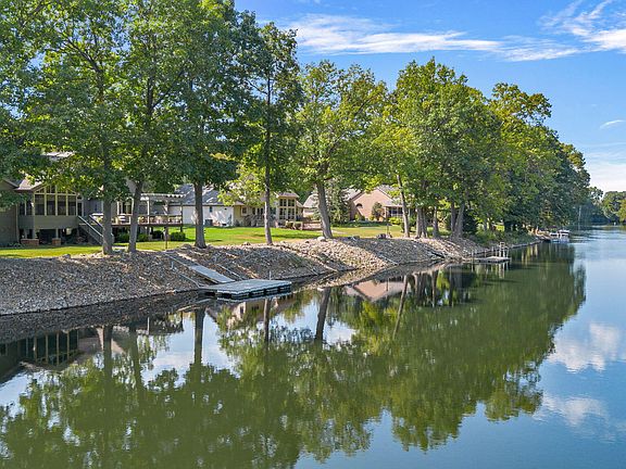 3rd image of 1535 Echo Valley Dr