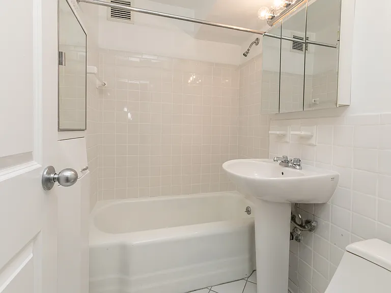 340 E 51st St #4K — Photo 9