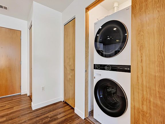 4th image of 309 W Washington Ave Unit 203