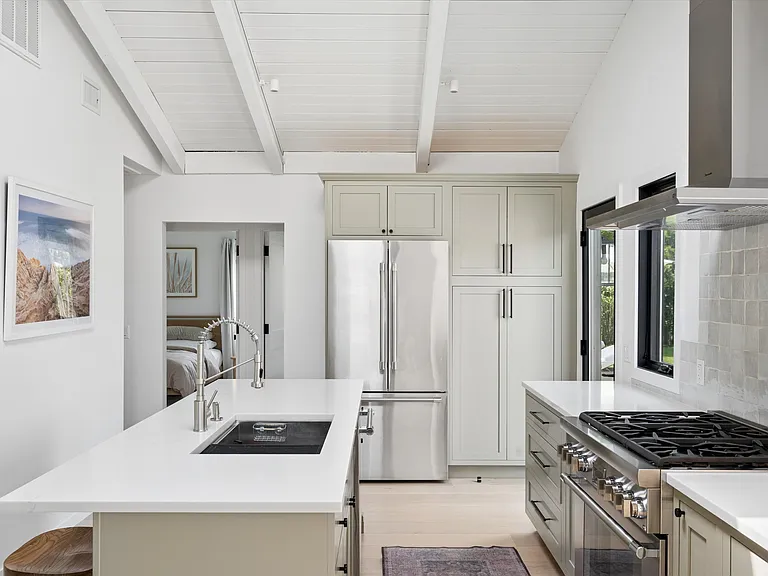 147 Soundview Dr — Photo 7