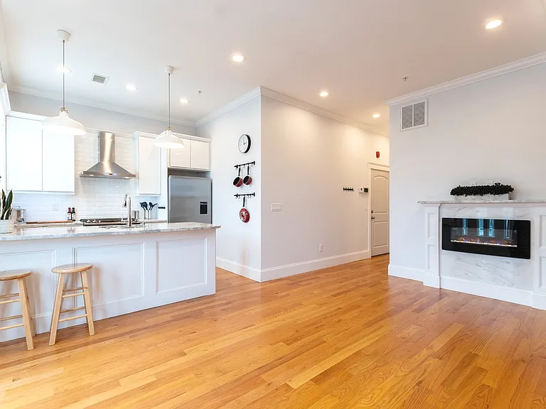 9 Everett Ave #2 — Photo 28