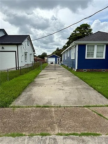 2 bed, 1.0 bath, 1350 sqft, $1,900 — Photo 3