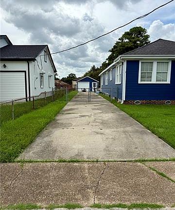 3rd image of 522 Bellanger St