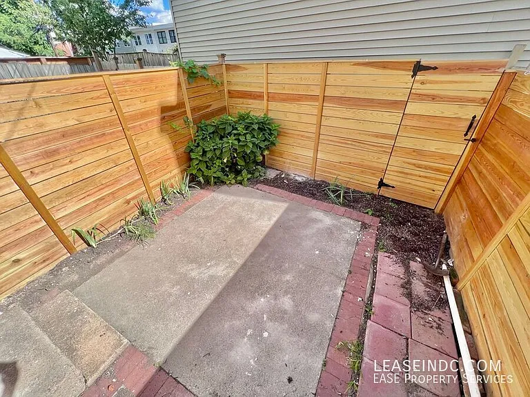 342 Elm St NW — Photo 11