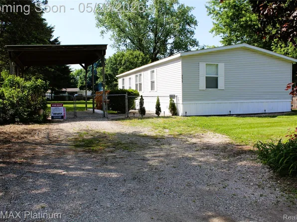 5615 Cherokee Bnd, Howell, MI 48843