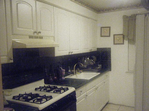 2nd image of 103 Lyman Ave APT 1B
