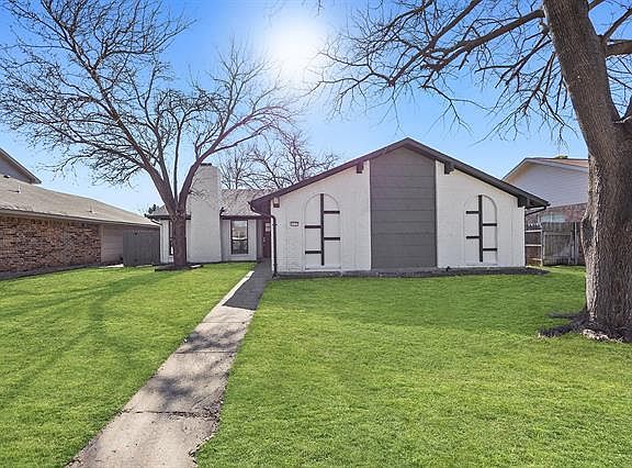 3rd image of 2710 Forest Park Dr