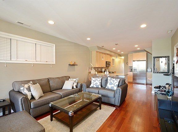 4th image of 1465 W Grand Ave APT 2