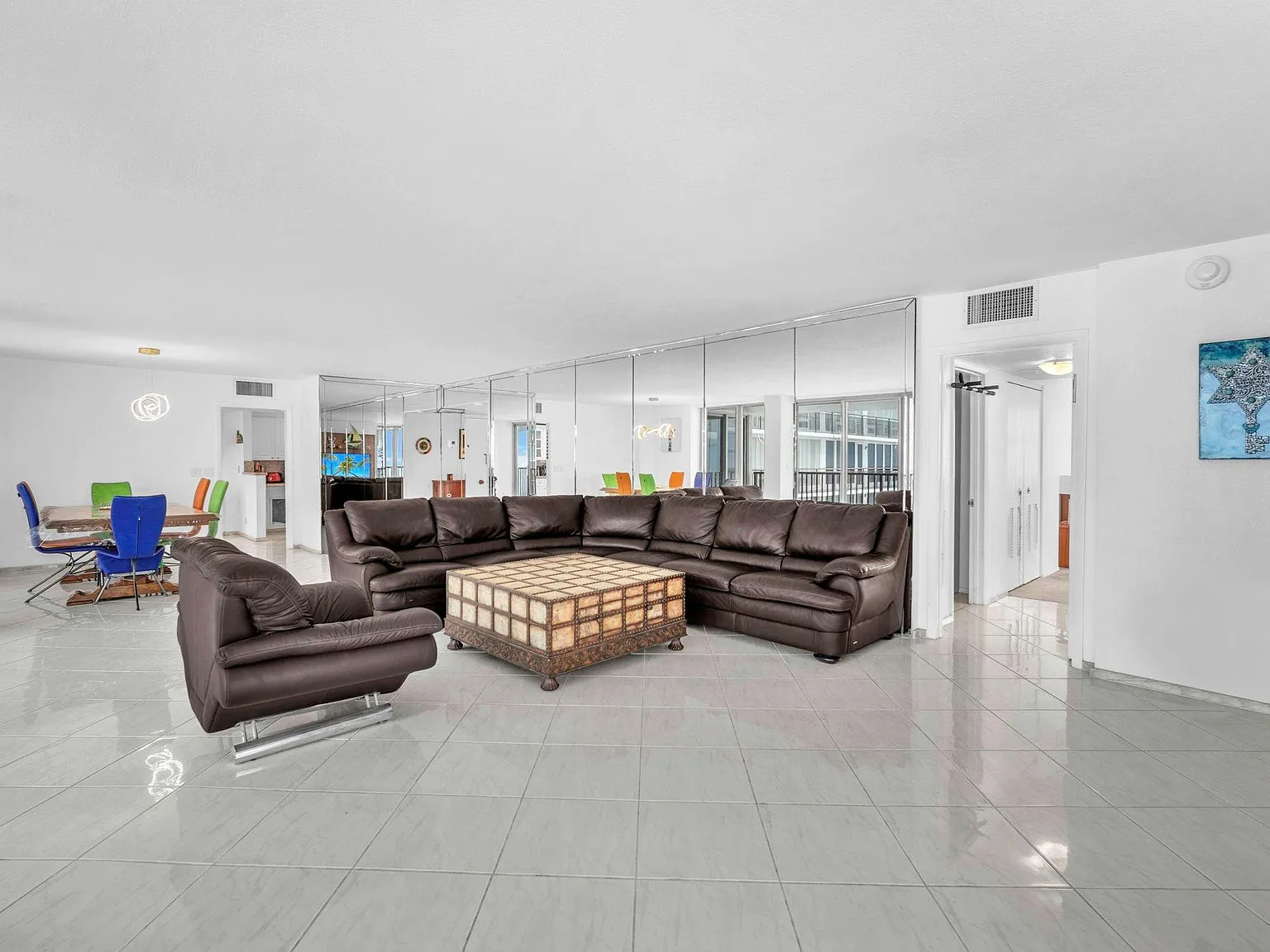 3 bed, 2.5 bath, 2600 sqft, $6,800 — Photo 4