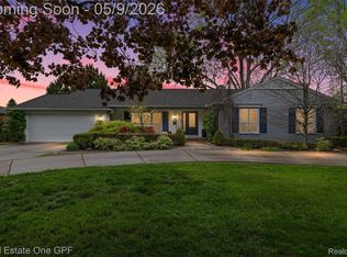 65 Willison Rd, Grosse Pointe Shores, MI 48236