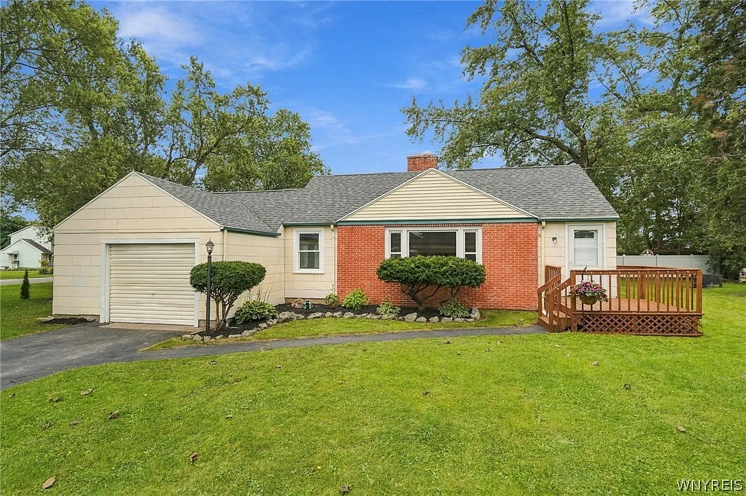 2 bed, 1.0 bath, 964 sqft, $1,700 — Photo 2