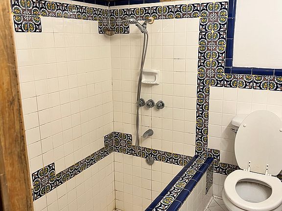 2nd image of 819 Stann St #1E
