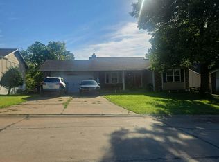 628 Woodstream Dr, Saint Charles, MO 63304