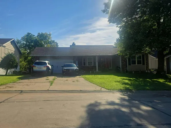628 Woodstream Dr, Saint Charles, MO 63304