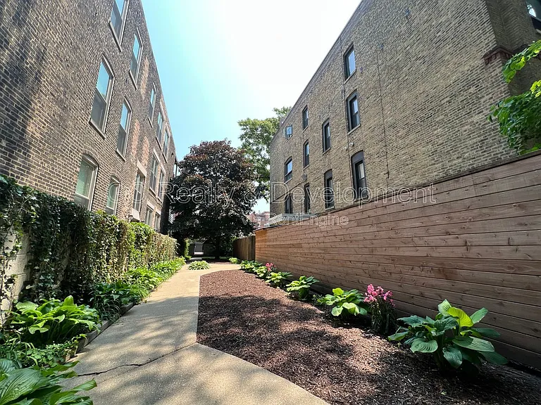 2145 N Lakewood Ave #3NR — Photo 15