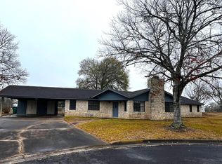 180 Steven Ct, La Grange, TX 78945