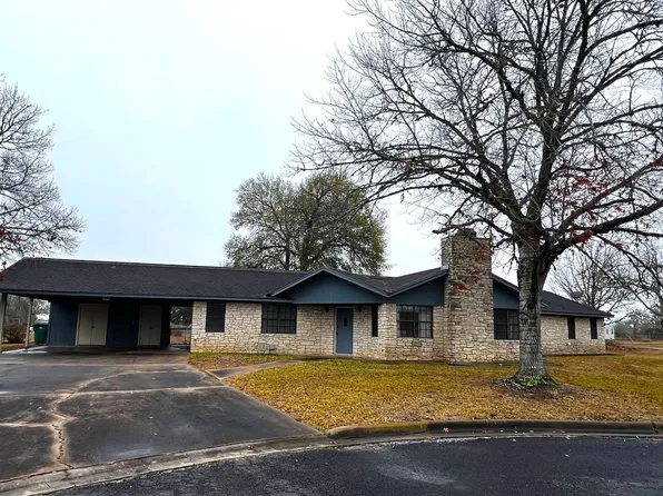 180 Steven Ct, La Grange, TX 78945