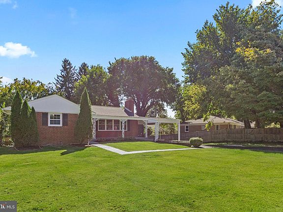 3rd image of 11111 Lockwood Dr