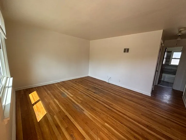 PM 108 - 1841 Crook — Photo 3