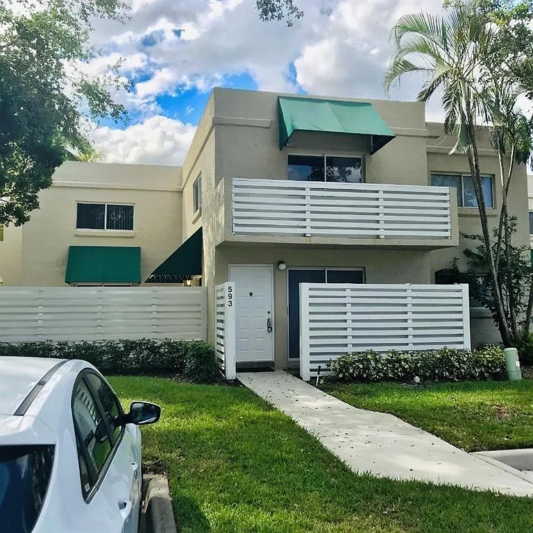 3 bed, 2.5 bath, 1632 sqft, $3,250 — Photo 2