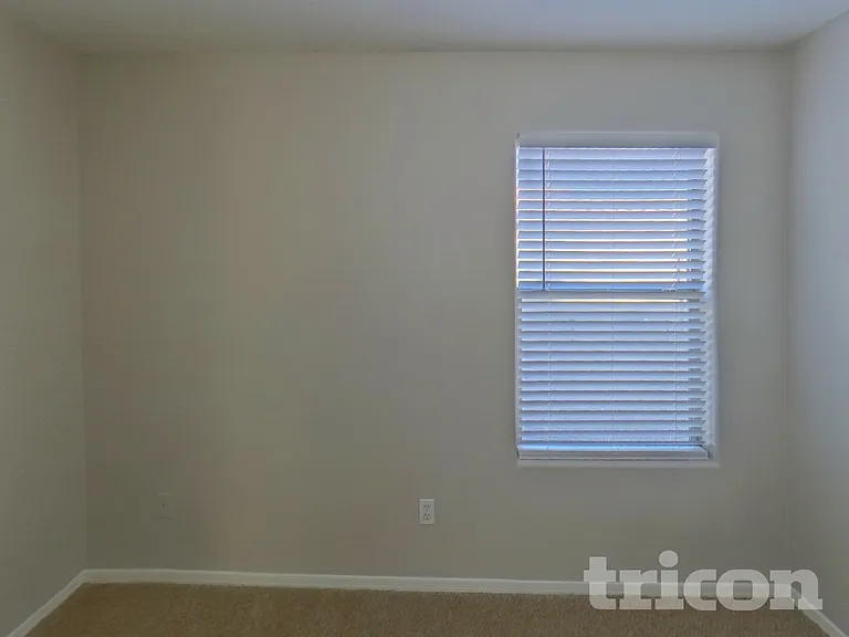 42309 W Desert Fairways Dr — Photo 9