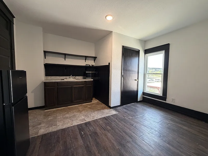 1 bed, 1.0 bath, 450 sqft, $650 — Photo 3