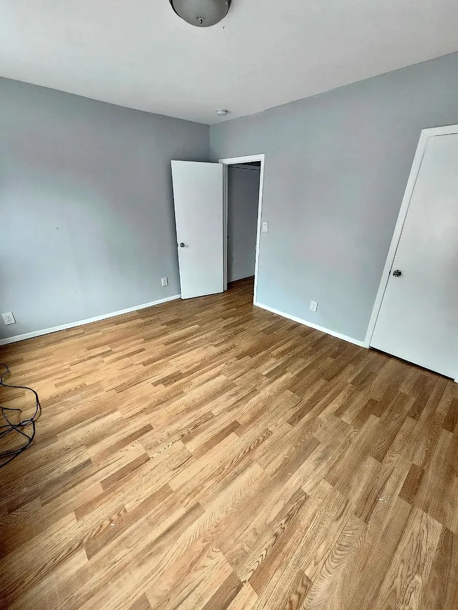 Building Photo - 112 W Parmenter St #B