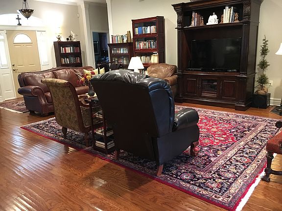 3rd image of 110 Colonial Hill Dr
