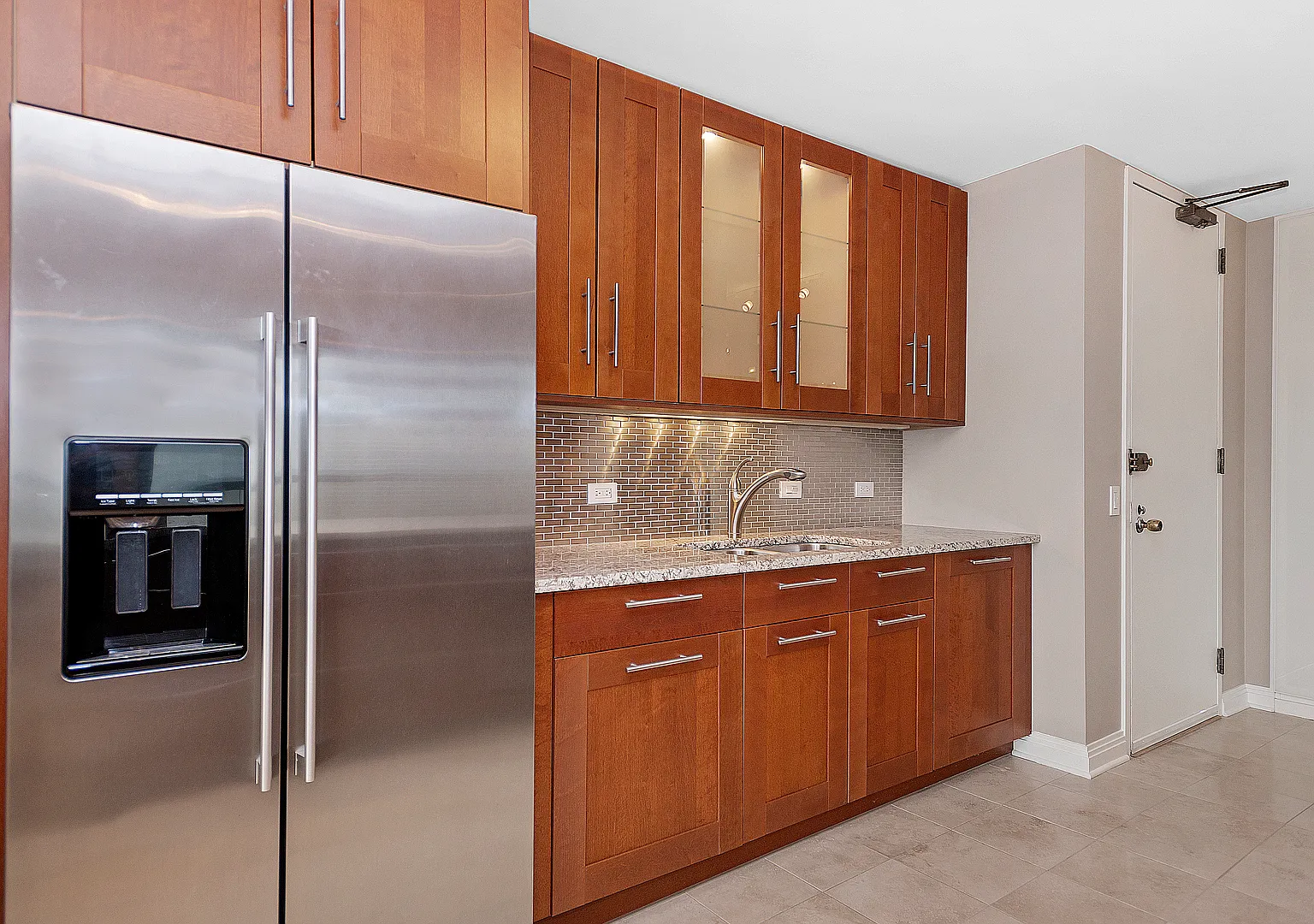 2 bed, 2.0 bath, 1350 sqft, $6,200 — Photo 4