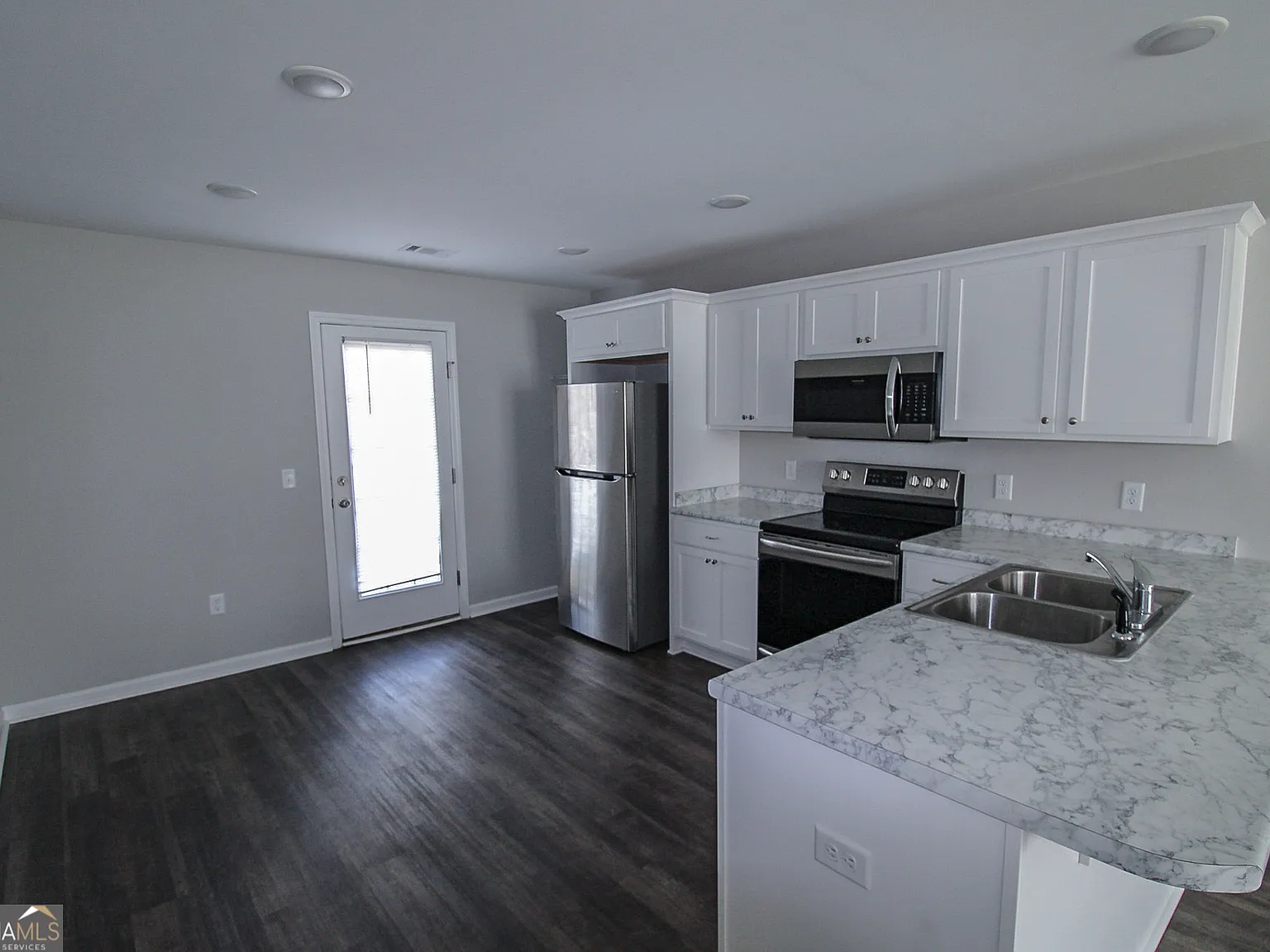 3 bed, 2.0 bath, 1262 sqft, $1,675 — Photo 4