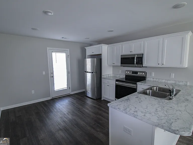 124 Callaway Cres — Photo 4