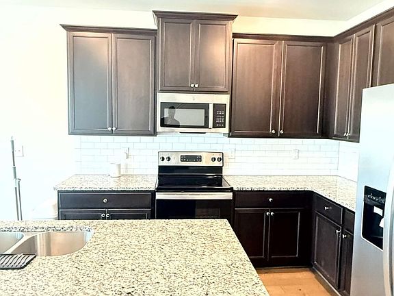 5th image of 7149 Gladstone Cir