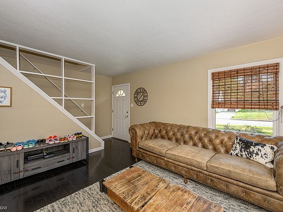 3rd image of 1258 Curtis Ave