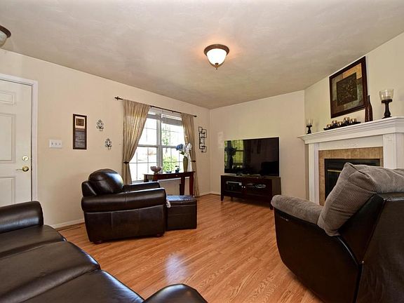 2nd image of 4937 Orchard Park Dr