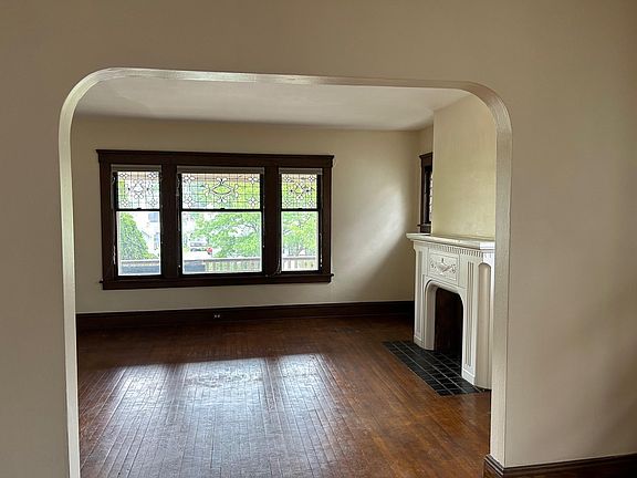 3rd image of 17435 Woodford Ave #Up