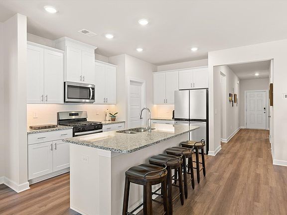 2nd image of 135 Lavinia Cir