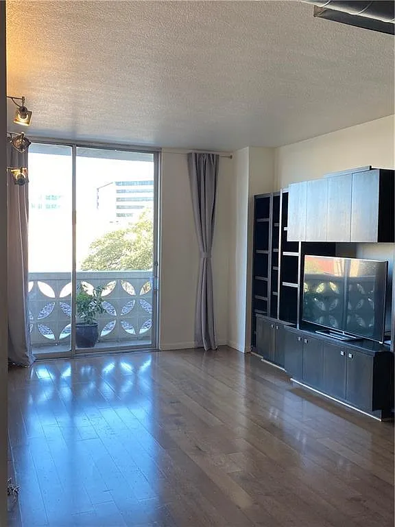 2 bed, 2.0 bath, 1377 sqft, $2,750 — Photo 4
