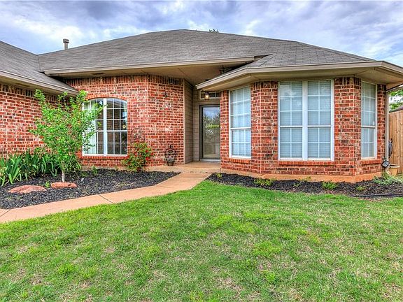 3rd image of 2113 Summer Hollow Ln