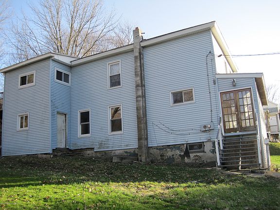 3rd image of 936 W Main St