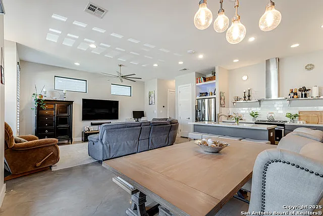 203 Nogalitos St #5 — Photo 3