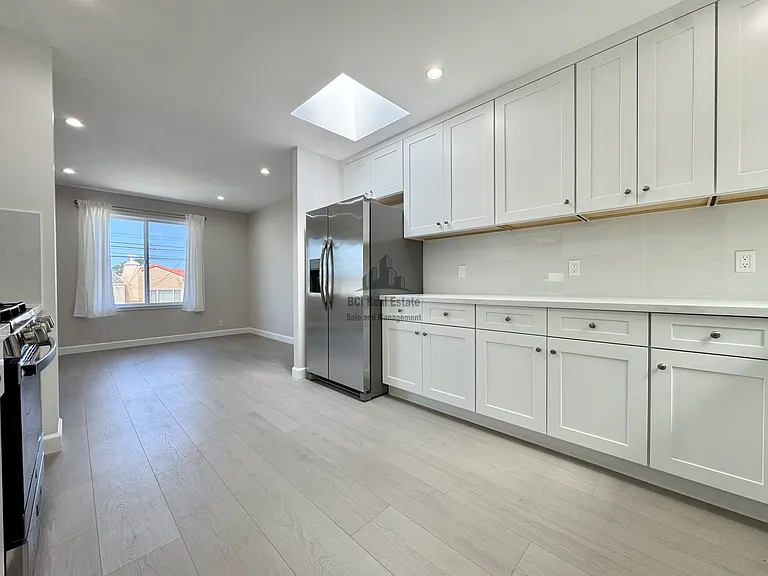 2114 35th Ave — Photo 13