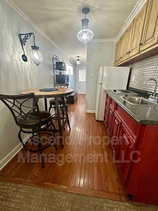 Studio, 1.0 bath, $975 — Photo 4