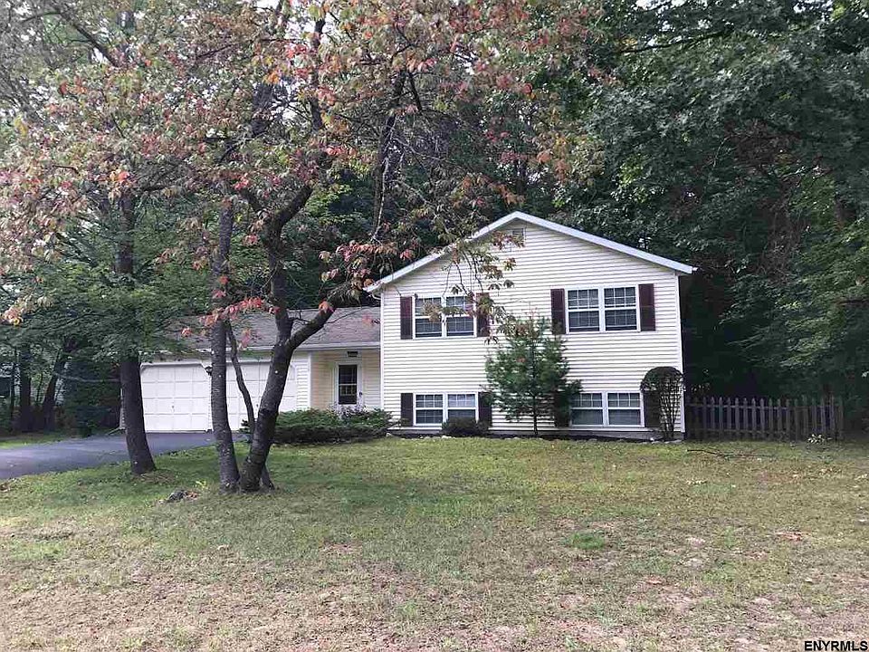 1st image of 10 Carriage Way